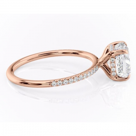 Inel de logodnă Isadora din aur Rose 14kt cu moissanite tăietură pernă – Montură pavé rafinată pentru profil înalt | Personalizează și configurează gratuit online [1]