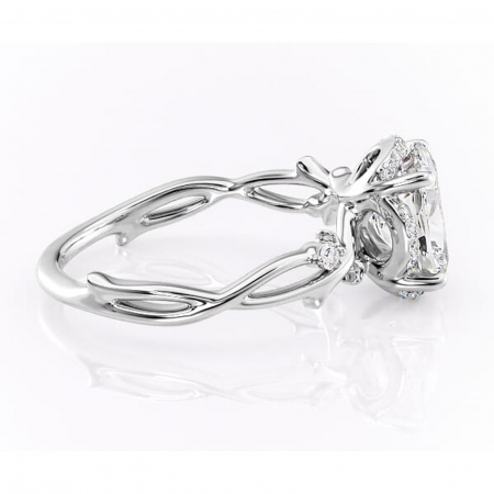 Inel de logodnă Isolde din aur Alb 14kt cu moissanite tăietură pernă – Halo rafinată pentru profil mediu | Personalizează și configurează gratuit online [1]