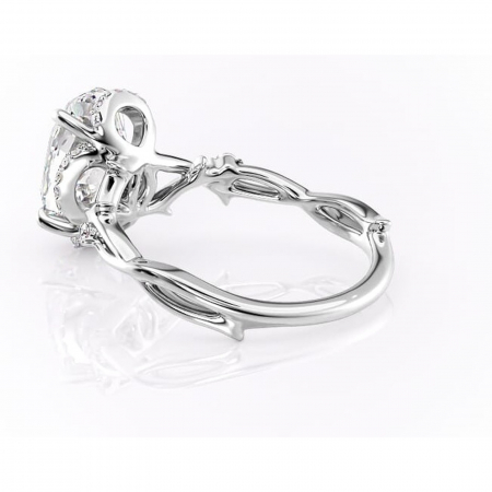 Inel de logodnă Isolde din aur Alb 14kt cu moissanite tăietură ovală – Halo rafinată pentru profil mediu | Personalizează și configurează gratuit online [4]