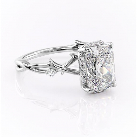 Radiantă - Inel de logodnă Isolde din aur Alb 14kt cu moissanite tăietură radiantă – Halo rafinată pentru profil mediu | Personalizează și configurează gratuit online