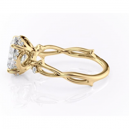 Inel de logodnă Isolde din aur Galben 14kt cu moissanite tăietură pernă – Halo rafinată pentru profil mediu | Personalizează și configurează gratuit online [5]