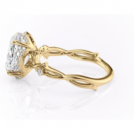 Inel de logodnă Isolde din aur Galben 14kt cu moissanite tăietură ovală – Halo rafinată pentru profil mediu | Personalizează și configurează gratuit online [5]