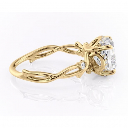 Inel de logodnă Isolde din aur Galben 14kt cu moissanite tăietură pernă – Halo rafinată pentru profil mediu | Personalizează și configurează gratuit online [1]