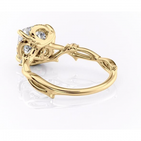 Inel de logodnă Isolde din aur Galben 14kt cu moissanite tăietură pernă – Halo rafinată pentru profil mediu | Personalizează și configurează gratuit online [3]
