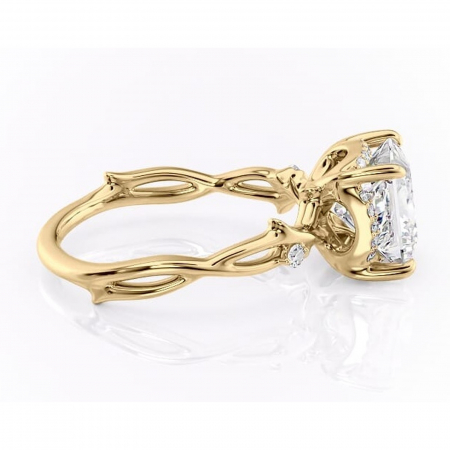 Inel de logodnă Isolde din aur Galben 14kt cu moissanite tăietură princess – Halo rafinată pentru profil mediu | Personalizează și configurează gratuit online [1]