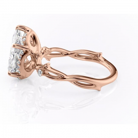 Inel de logodnă Isolde din aur Rose 14kt cu moissanite tăietură pară – Halo rafinată pentru profil mediu | Personalizează și configurează gratuit online [5]