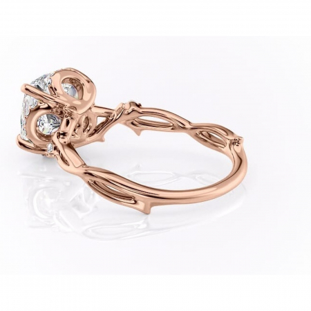 Inel de logodnă Isolde din aur Rose 18kt cu moissanite tăietură pernă – Halo rafinată pentru profil mediu | Personalizează și configurează gratuit online [4]