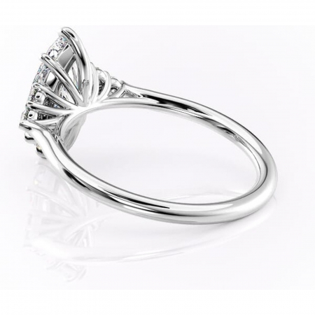 Inel de logodnă Ivylyn din aur Alb 14kt cu moissanite tăietură marquise – Montură cu trei pietre rafinată pentru profil mediu | Personalizează și configurează gratuit online [4]