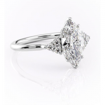 Marquise - Inel de logodnă Ivylyn din aur Alb 14kt cu moissanite tăietură marquise – Montură cu trei pietre rafinată pentru profil mediu | Personalizează și configurează gratuit online