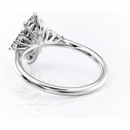 Inel de logodnă Ivylyn din aur Alb 14kt cu moissanite tăietură marquise – Montură cu trei pietre rafinată pentru profil mediu | Personalizează și configurează gratuit online [3]