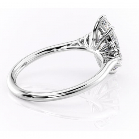 Inel de logodnă Ivylyn din aur Alb 14kt cu moissanite tăietură marquise – Montură cu trei pietre rafinată pentru profil mediu | Personalizează și configurează gratuit online [2]