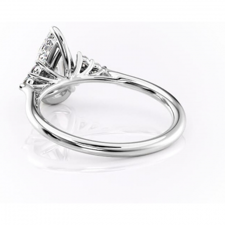 Inel de logodnă Ivylyn din aur Alb 14kt cu moissanite tăietură pară – Montură cu trei pietre rafinată pentru profil mediu | Personalizează și configurează gratuit online [3]