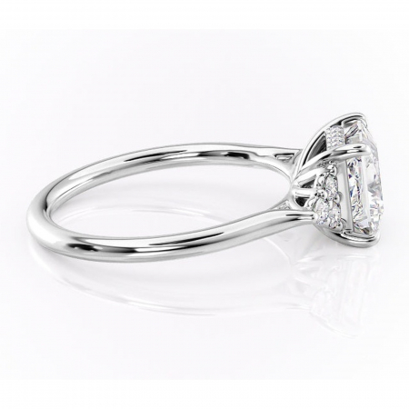 Inel de logodnă Ivylyn din aur Alb 14kt cu moissanite tăietură princess – Montură cu trei pietre rafinată pentru profil mediu | Personalizează și configurează gratuit online [1]