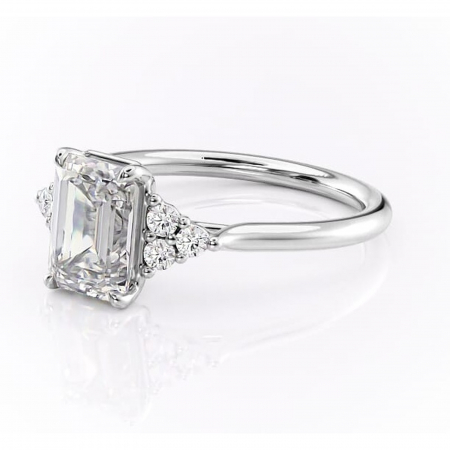 Inel de logodnă Ivylyn din aur Alb 14kt cu moissanite tăietură smarald – Montură cu trei pietre rafinată pentru profil mediu | Personalizează și configurează gratuit online [6]