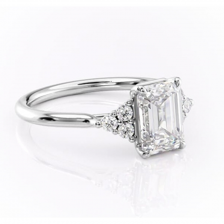 Smarald - Inel de logodnă Ivylyn din aur Alb 14kt cu moissanite tăietură smarald – Montură cu trei pietre rafinată pentru profil mediu | Personalizează și configurează gratuit online