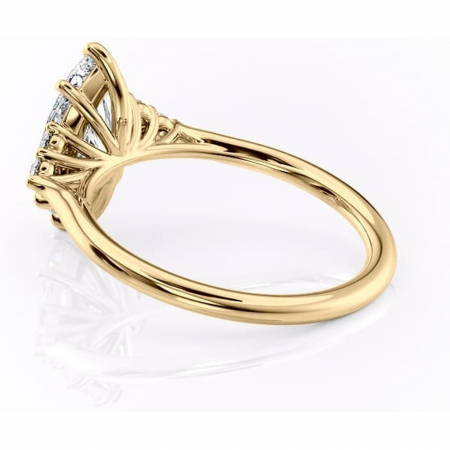 Inel de logodnă Ivylyn din aur Galben 14kt cu moissanite tăietură marquise – Montură cu trei pietre rafinată pentru profil mediu | Personalizează și configurează gratuit online [4]