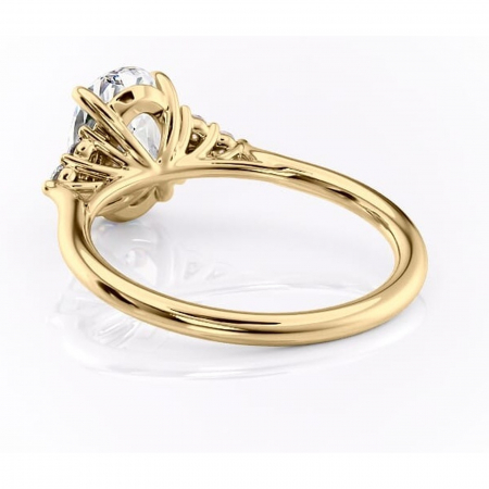 Inel de logodnă Ivylyn din aur Galben 14kt cu moissanite tăietură ovală – Montură cu trei pietre rafinată pentru profil mediu | Personalizează și configurează gratuit online [3]