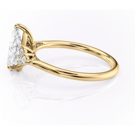 Inel de logodnă Ivylyn din aur Galben 14kt cu moissanite tăietură pară – Montură cu trei pietre rafinată pentru profil mediu | Personalizează și configurează gratuit online [5]