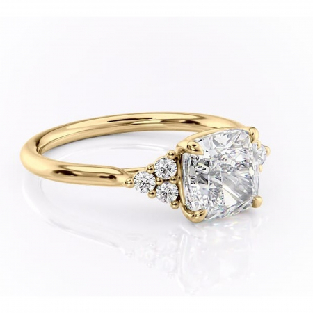 Pernă - Inel de logodnă Ivylyn din aur Galben 18kt cu moissanite tăietură pernă – Montură cu trei pietre rafinată pentru profil mediu | Personalizează și configurează gratuit online