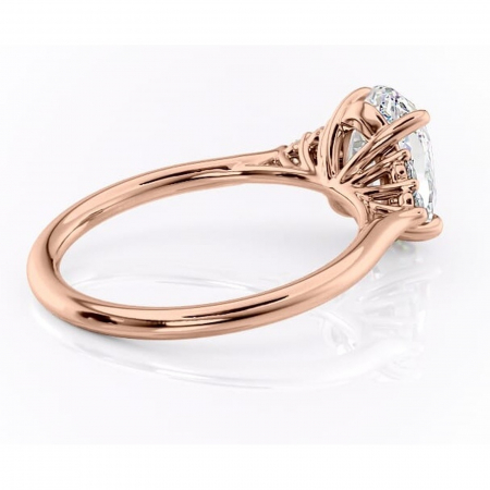 Inel de logodnă Ivylyn din aur Rose 18kt cu moissanite tăietură ovală – Montură cu trei pietre rafinată pentru profil mediu | Personalizează și configurează gratuit online [2]