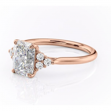 Inel de logodnă Ivylyn din aur Rose 14kt cu moissanite tăietură radiantă – Montură cu trei pietre rafinată pentru profil mediu | Personalizează și configurează gratuit online [6]