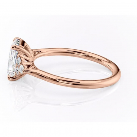 Inel de logodnă Ivylyn din aur Rose 14kt cu moissanite tăietură radiantă – Montură cu trei pietre rafinată pentru profil mediu | Personalizează și configurează gratuit online [5]