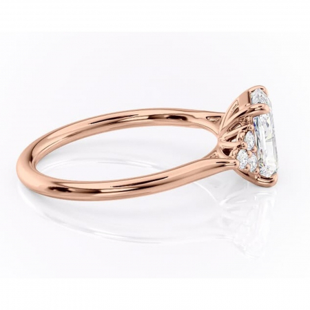 Inel de logodnă Ivylyn din aur Rose 14kt cu moissanite tăietură radiantă – Montură cu trei pietre rafinată pentru profil mediu | Personalizează și configurează gratuit online [1]