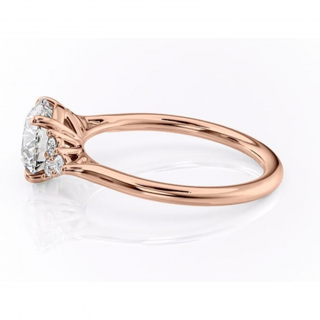 Inel de logodnă Ivylyn din aur Rose 14kt cu moissanite tăietură rotundă – Montură cu trei pietre rafinată pentru profil mediu | Personalizează și configurează gratuit online [5]