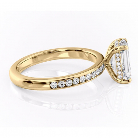 Inel de logodnă Jade din aur Galben 14kt cu moissanite tăietură smarald – Montură cu canal rafinată pentru profil înalt | Personalizează și configurează gratuit online [1]