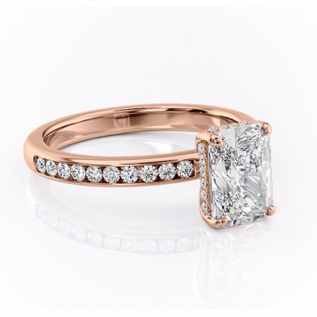 14K - Inel de logodnă Jade din aur Rose 14kt cu moissanite tăietură radiantă – Montură cu canal rafinată pentru profil înalt | Personalizează și configurează gratuit online
