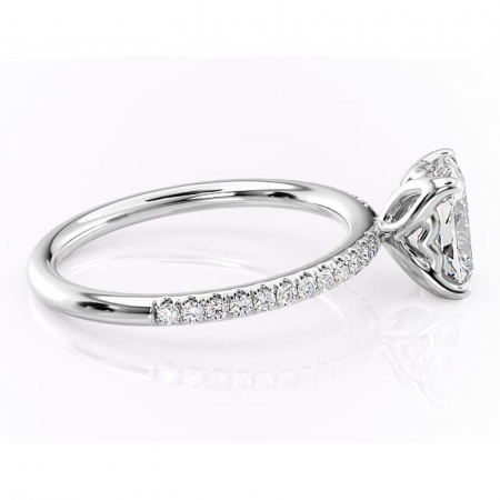 Inel de logodnă Jessamine din aur Alb 14kt cu moissanite tăietură pernă – Montură pavé rafinată pentru profil înalt | Personalizează și configurează gratuit online [1]
