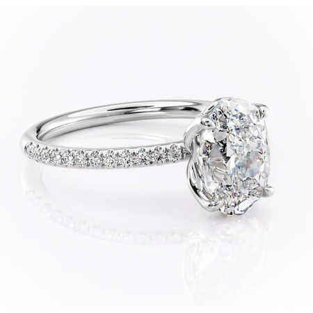 Ovală - Inel de logodnă Jessamine din aur Alb 14kt cu moissanite tăietură ovală – Montură pavé rafinată pentru profil înalt | Personalizează și configurează gratuit online