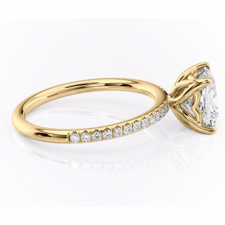 Inel de logodnă Jessamine din aur Galben 14kt cu moissanite tăietură princess – Montură pavé rafinată pentru profil înalt | Personalizează și configurează gratuit online [1]