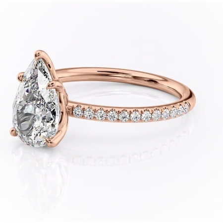 Inel de logodnă Jessamine din aur Rose 18kt cu moissanite tăietură pară – Montură pavé rafinată pentru profil înalt | Personalizează și configurează gratuit online [6]