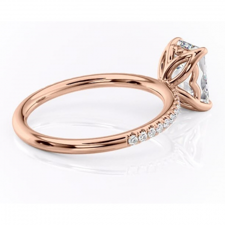 Inel de logodnă Jessamine din aur Rose 14kt cu moissanite tăietură smarald – Montură pavé rafinată pentru profil înalt | Personalizează și configurează gratuit online [2]
