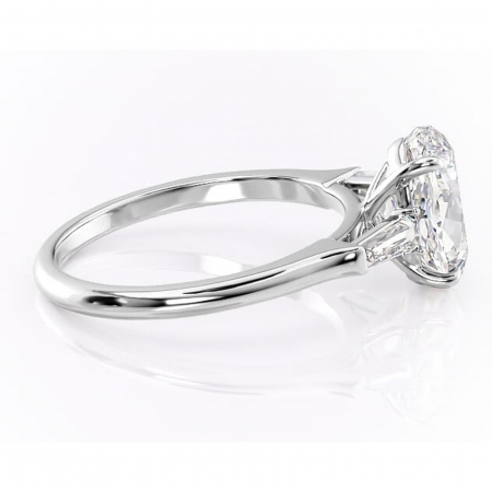 Inel de logodnă Juliette din aur Alb 14kt cu moissanite tăietură ovală – Solitar rafinată pentru profil înalt | Personalizează și configurează gratuit online [1]