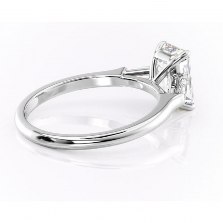 Inel de logodnă Juliette din aur Alb 14kt cu moissanite tăietură smarald – Solitar rafinată pentru profil înalt | Personalizează și configurează gratuit online [2]