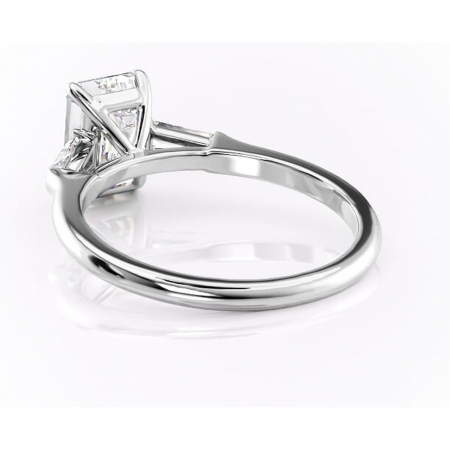 Inel de logodnă Juliette din aur Alb 14kt cu moissanite tăietură smarald – Solitar rafinată pentru profil înalt | Personalizează și configurează gratuit online [3]