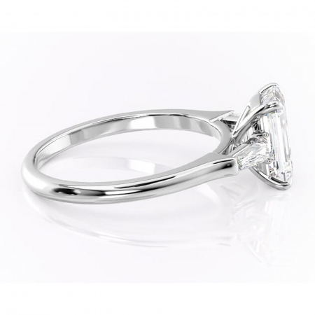 Inel de logodnă Juliette din aur Alb 14kt cu moissanite tăietură smarald – Solitar rafinată pentru profil înalt | Personalizează și configurează gratuit online [1]