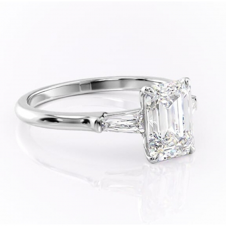 Smarald - Inel de logodnă Juliette din aur Alb 14kt cu moissanite tăietură smarald – Solitar rafinată pentru profil înalt | Personalizează și configurează gratuit online