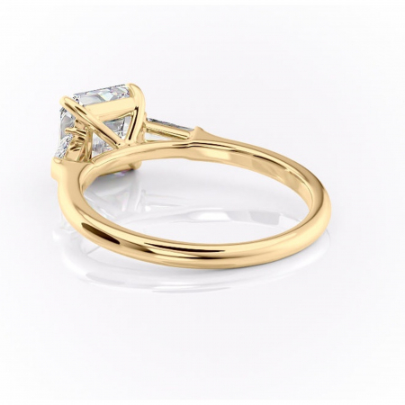 Inel de logodnă Juliette din aur Galben 18kt cu moissanite tăietură asscher – Solitar rafinată pentru profil înalt | Personalizează și configurează gratuit online [3]