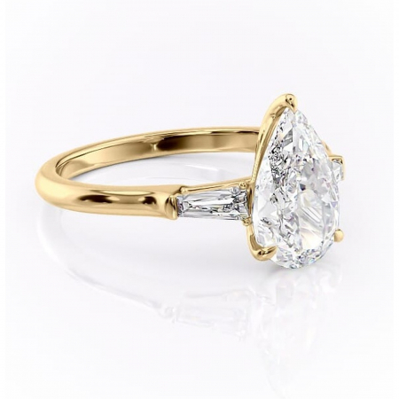 18K - Inel de logodnă Juliette din aur Galben 18kt cu moissanite tăietură pară – Solitar rafinată pentru profil înalt | Personalizează și configurează gratuit online