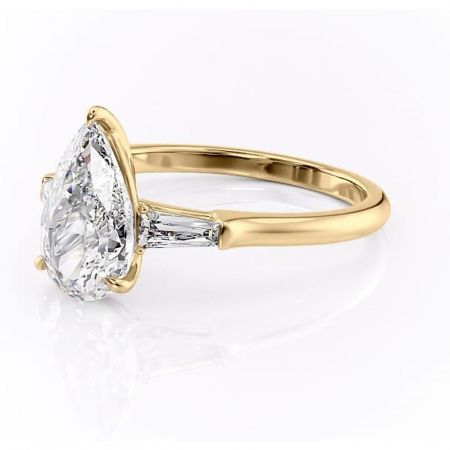 Inel de logodnă Juliette din aur Galben 18kt cu moissanite tăietură pară – Solitar rafinată pentru profil înalt | Personalizează și configurează gratuit online [6]