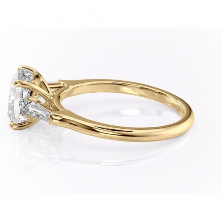 Inel de logodnă Juliette din aur Galben 14kt cu moissanite tăietură pernă – Solitar rafinată pentru profil înalt | Personalizează și configurează gratuit online [5]