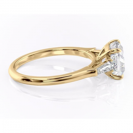 Inel de logodnă Juliette din aur Galben 14kt cu moissanite tăietură pernă – Solitar rafinată pentru profil înalt | Personalizează și configurează gratuit online [1]