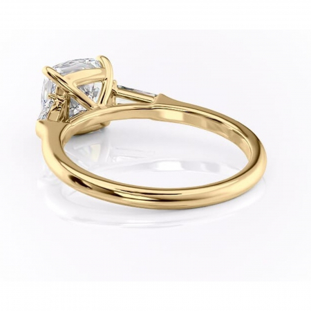 Inel de logodnă Juliette din aur Galben 14kt cu moissanite tăietură pernă – Solitar rafinată pentru profil înalt | Personalizează și configurează gratuit online [3]