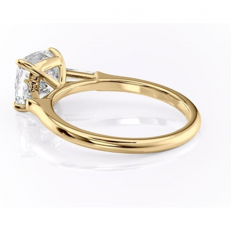 Inel de logodnă Juliette din aur Galben 14kt cu moissanite tăietură pernă – Solitar rafinată pentru profil înalt | Personalizează și configurează gratuit online [4]