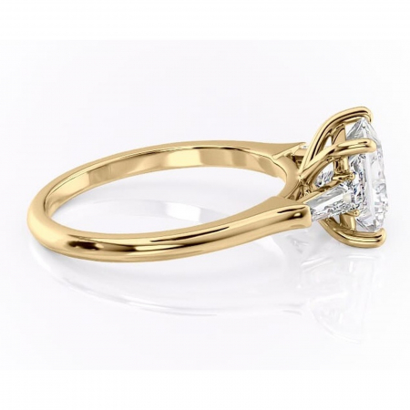 Inel de logodnă Juliette din aur Galben 14kt cu moissanite tăietură princess – Solitar rafinată pentru profil înalt | Personalizează și configurează gratuit online [1]