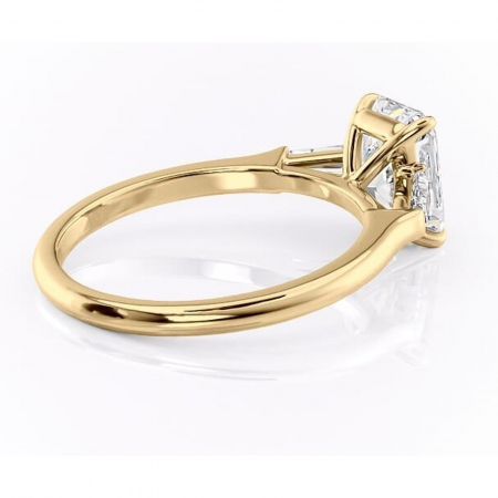 Inel de logodnă Juliette din aur Galben 14kt cu moissanite tăietură radiantă – Solitar rafinată pentru profil înalt | Personalizează și configurează gratuit online [2]