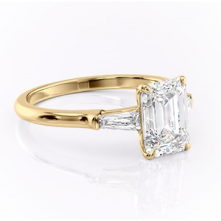 14K - Inel de logodnă Juliette din aur Galben 14kt cu moissanite tăietură smarald – Solitar rafinată pentru profil înalt | Personalizează și configurează gratuit online